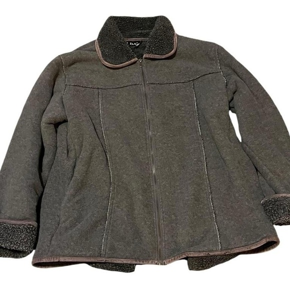 Gray and brown fleece jacket with a zipper #fleecejacket FUDA #winter - Picture 1 of 6